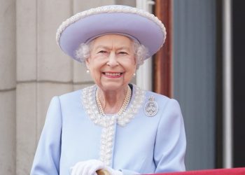 Un comité se encargará de planificar el diseño de un monumento dela reina Isabel II 