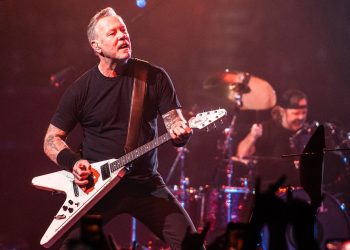 Metallica pospone gira por contagio de su vocalista de COVID 19