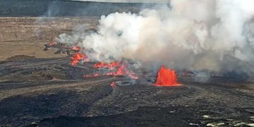 Volcán Kilauea hace erupción por tercera vez en el año
