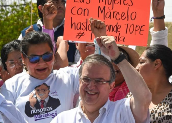 Marcelo Ebrard no descarta a MC
