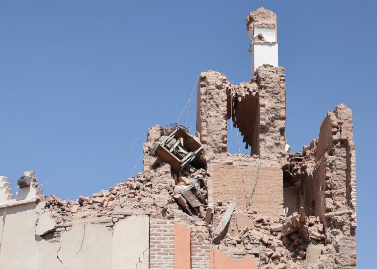 Marrakesh (Marrocos), 10/09/2023.- Tower of the Karbouch mosque was damaged in a powerful earthquake in Marrakech, Morocco, 10 September 2023. A magnitude 6.8 earthquake that struck central Morocco late 08 September has killed at least 2,012 people and injured 2,059 others, 1,404 of whom are in serious condition, damaging buildings from villages and towns in the Atlas Mountains to Marrakesh, according to a report released by the country's Interior Ministry. The earthquake has affected more than 300,000 people in Marrakesh and its outskirts, the UN Office for the Coordination of Humanitarian Affairs (OCHA) said. (Terremoto/sismo, Marruecos) EFE/EPA/TIAGO PETINGA