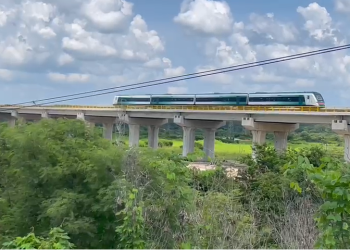 López Obrador abordó vagón del Tren Maya para realizar recorrido
