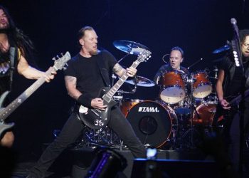 ¿Será fan? Perrita escapa de su casa y aparece en concierto de Metallica