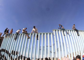 Grupos criminales están convenciendo a migrantes de cruzar de forma ilegal, si se ingresa de esta forma se aplicarán consecuencias: Miranda