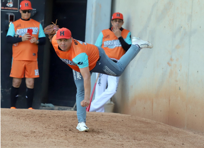 Elmer Dessens, Coachde pitcheo , durante entrenamiento de los