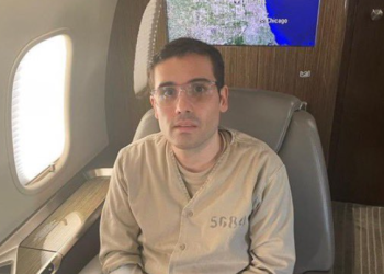 Difunden primera foto de la extradición de Ovidio Guzmán