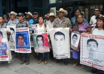 El amor y la legítima búsqueda de la verdad y la justicia mueven a las madres y padres de Ayotzinapa: ONU-DH