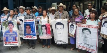 El amor y la legítima búsqueda de la verdad y la justicia mueven a las madres y padres de Ayotzinapa: ONU-DH