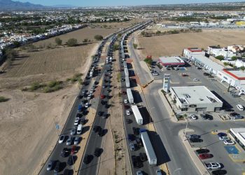 Se está viviendo un caos en la frontera, de las 2 mil 400 exportaciones que pasan por el cruce de Zaragoza, ayer solo cruzaron 418: Asociación de Transportistas de Ciudad Juárez