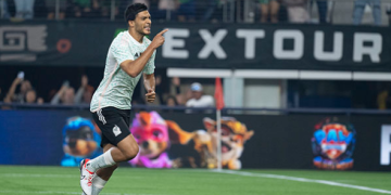 Raúl Jiménez, 100 partidos con la Selección