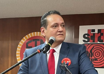 Toma protesta como secretario general del STIRTT, Francisco Contreras