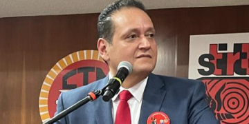 Toma protesta como secretario general del STIRTT, Francisco Contreras