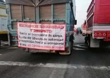Transportistas bloquean accesos a Uruapan