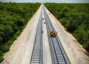 Vía del Tren Maya de Palenque a Cancún está prácticamente terminada, asegura López Obrador