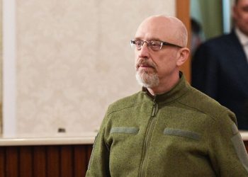 Zelenski destituye a su ministro de defensa