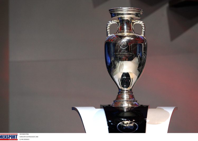 SOCCER/FUTBOL

EUROCOPA AUSTRIA/SUIZA 2008

EL MAS DESEADO

MEXSPORT DIGITAL IMAGE

04 December 2007:  Photo of the trophy of the Euro Cup 2008 soccer tournament. The Euro Cup 2008 will be held at Austria and Switzerland./Foto del trofeo del torneo de la Euro Copa 2008. La Euro Copa 2008 se llevara a cabo en Austria y Suiza. MEXSPORT/FIROSPORT PHOTO
