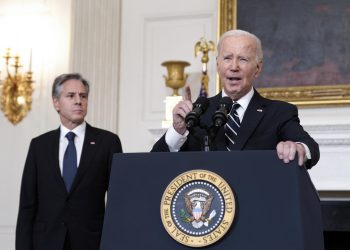 Biden condena ataques y anuncia su respaldo a Israel