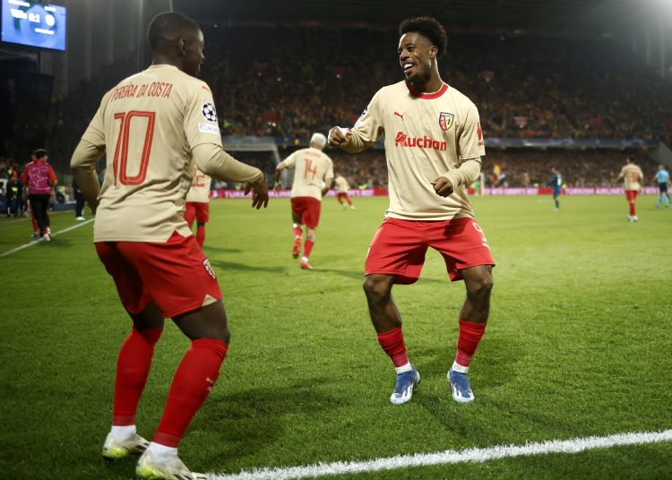 Lens (France), 24/10/2023.- Elye Wahi (R) of Lens celebrates with teammate David Pereira Da Costa after scoring the 1-1 during the UEFA Champions League Group B match between RC Lens and PSV Eindhoven in Lens, France, 24 October 2023. (Liga de Campeones, Francia) EFE/EPA/YOAN VALAT
