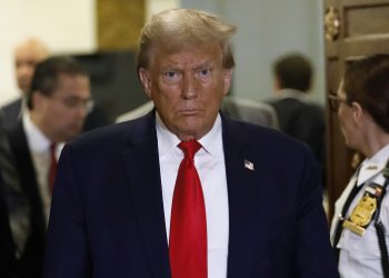 Trump vuelve al juicio civil en Nueva York y se queja de que interfiere con su campaña