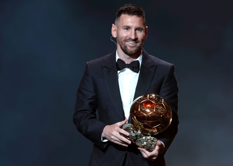 Paris (France), 30/10/2023.- Argentine international Lionel Messi wins the Ballon d'Or 2023 during the Ballon d'Or 2023 ceremony at the Theatre du Chatelet in Paris, France, 30 October 2023. (Francia) EFE/EPA/MOHAMMED BADRA