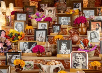 Inauguran ofrenda de Día de Muertos en honor a 30 mujeres