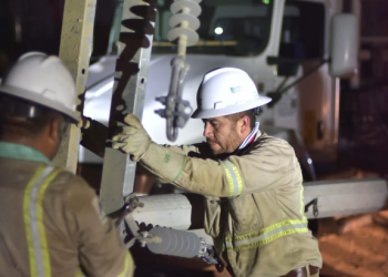Se ha restablecido el suministro eléctrico al 65% de usuarios afectados por el huracán Otis: CFE