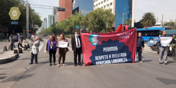 Trabajadores del Poder Judicial de la Federación cierran Paseo de la Reforma y Bucareli para exigir respeto a sus derechos laborales