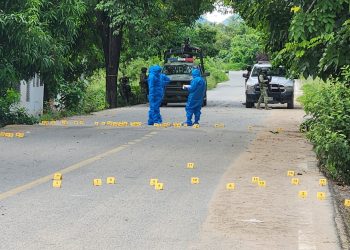 Sujetos armados privan de la vida al secretario de seguridad del municipio de Coyuca de Benítez y sus escoltas a la altura del Papayo.