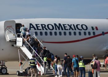 Puente aéreo Acapulco-México suma 14 vuelos en primera jornada
