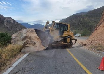 Realizan trabajos en carreteras de Oaxaca tras sismo
