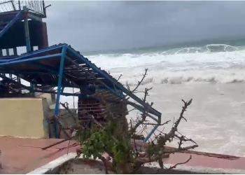 Dos muertos, el 80 por ciento de la zona restaurantera en playas de la paz destruida en Baja California Sur