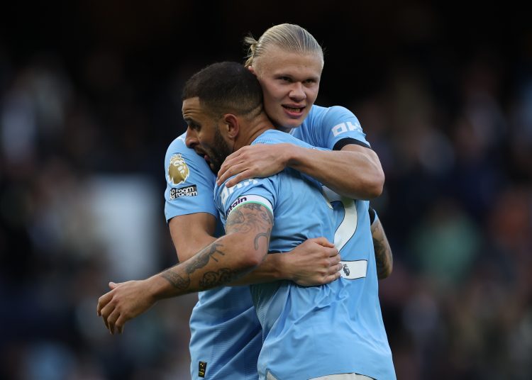 Manchester (United Kingdom), 21/10/2023.- Erling Haaland of Manchester City (L) and Kyle Walker of Manchester City (R) react after the English Premier League match between Manchester City and Brighton & Hove Albion in Manchester, Britain, 21 October 2023. (Reino Unido) EFE/EPA/ADAM VAUGHAN No use with unauthorized audio, video, data, fixture lists, club/league logos, 'live' services' or as NFTs. Online in-match use limited to 120 images, no video emulation. No use in betting, games or single club/league/player publications.