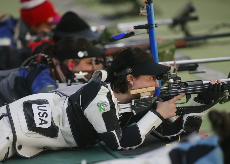 AMDEP1512. SANTIAGO (CHILE), 25/10/2023.- Mary Tucker de los Estados Unidos compite en rifle 3x20 femenino hoy, durante los Juegos Panamericanos 2023 en Santiago (Chile). EFE/ Esteban Garay