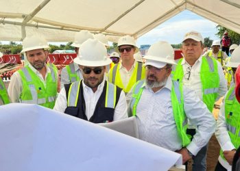 Supervisa Nuño Lara obras en Autopista Barranca Larga- Ventanilla