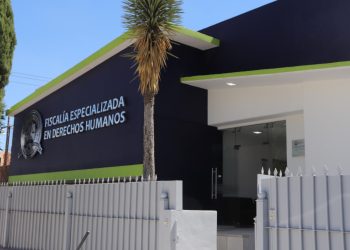 La Fiscalía Especializada en Derechos Humanos informa sobre la emisión de una ficha de búsqueda que involucra a un grupo de jóvenes en tránsito