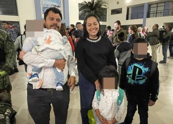 Llegó la primera familia guanajuatense tras conflicto en medio oriente