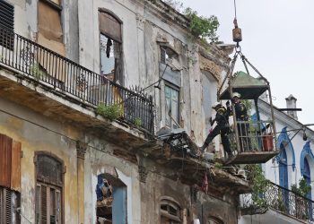 Elevan la cifra de muertos tras derrumbe de edificio en La Habana