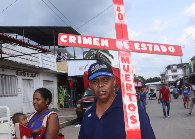 MEX8683. TAPACHULA (MÉXICO),20/10/2023.- Migrantes marchan para exigir soluciones humanitarias hoy, en Tapachula (México). Migrantes marcharon este viernes en Chiapas, en la frontera de México con Guatemala, para exigir soluciones humanitarias durante la cumbre migratoria convocada por el Gobierno mexicano en esta región con representantes de otros 11 países de Latinoamérica. EFE/ Juan Manuel Blanco