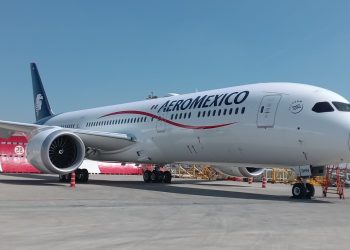 Aeroméxico abre puente aéreo con Acapulco para trasladar ayuda humanitaria
