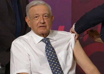 López Obrador se aplica la vacuna cubana Abdala contra COVID 19