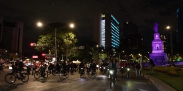 Realizan paseo nocturno por Día de Muertos
