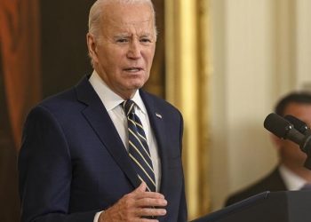 Biden pide a los republicanos apoyar prohibición de armas de asalto tras tiroteo de Maine