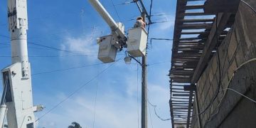 Cientos de colonias continúan sin energía eléctrica, mientras que CFE asegura que hay un 58 por ciento de luz en Acapulco