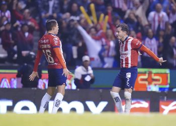 Chivas suma triunfo de visita ante el Puebla