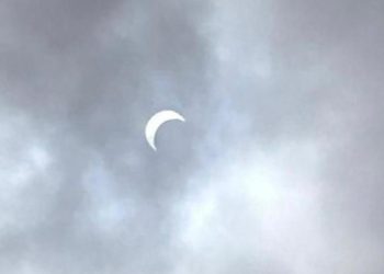 Mal clima impide ver eclipse solar en Coahuila