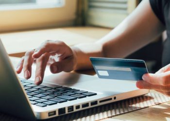 Ocho de cada 10 internautas prevé participar con compras en el Buen Fin: AMVO