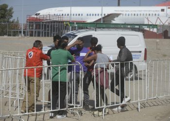 México abre albergue junto al sitio donde murieron 40 migrantes por incendio