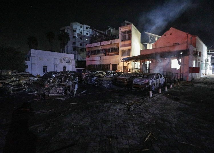 Gaza (---), 17/10/2023.- The scene of destruction at Al Ahli hospital after an air strike in Gaza City, 17 October 2023. According to Palestinian officials hundreds of people have been killed in an Israeli strike on a hospital in Gaza on 17 October. Earlier in the day, the Palestinian Health Ministry announced that more than 3,000 Palestinians have been killed and over 12,500 others injured since Israel launched retaliatory air strikes in the Gaza Strip. More than 1,400 Israelis have been killed according to the Israel Defense Forces (IDF) after Hamas militants launched an attack against Israel from the Gaza Strip on 07 October. Israel has warned all citizens of the Gaza Strip to move to the south ahead of an expected invasion. EFE/EPA/MOHAMMED SABER