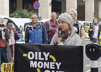 Greta Thunberg participa en una protesta en Londres contra el combustible fósil