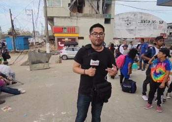 Habitantes de Acapulco buscan salir del puerto por las afectaciones que dejó el huracán Otis